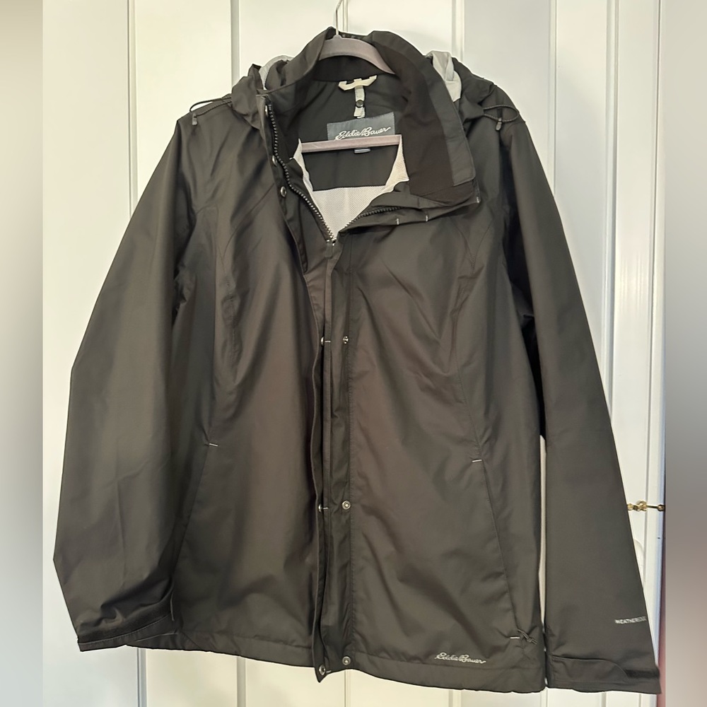 Like New- Eddie Bauer women’s rain jacket